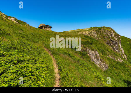 Heilige Dreifaltigkeit Stein Kapelle im Alten Berg, in der Nähe der Echo-Hütte. Central Balkan National Park in Bulgarien Stockfoto