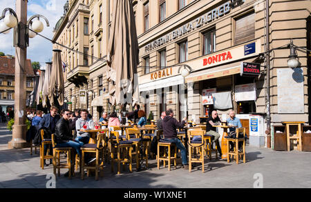 Cafe Terrasse, Trg Petra Preradovica, Donji Grad, Zagreb, Kroatien. Stockfoto