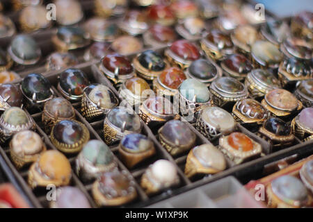 Die Schönheit der Bunten Achat Ringe Übersichtlich Stockfoto