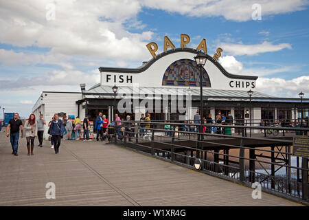 Cleethorpes, Pier und Papas Fish und Chips, North East Lincolnshire, England, Großbritannien Stockfoto