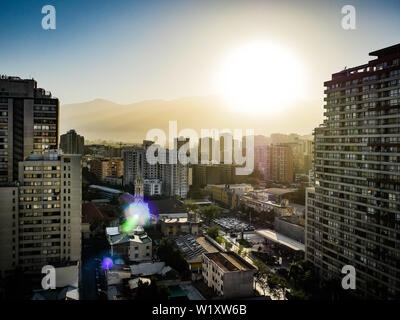 Blick auf die Stadt Santiago de Chile mit Wolkenkratzern Stockfoto