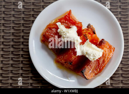 Traditionelle türkische Kürbis Dessert mit Sahne Butter Stockfoto