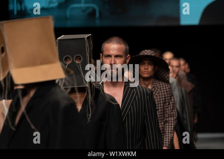 Berlin, Deutschland. 02 Juli, 2019. Richert Beil zeigen an MBFW Berlin 2019. Credit: Beata Siewicz/Pacific Press/Alamy leben Nachrichten Stockfoto