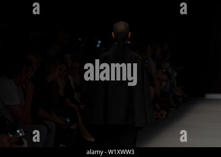 Berlin, Deutschland. 02 Juli, 2019. Richert Beil zeigen an MBFW Berlin 2019. Credit: Beata Siewicz/Pacific Press/Alamy leben Nachrichten Stockfoto