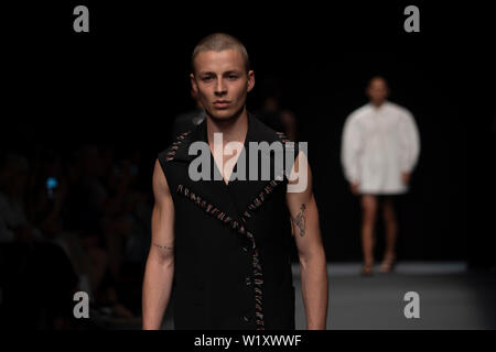 Berlin, Deutschland. 02 Juli, 2019. Richert Beil zeigen an MBFW Berlin 2019. Credit: Beata Siewicz/Pacific Press/Alamy leben Nachrichten Stockfoto