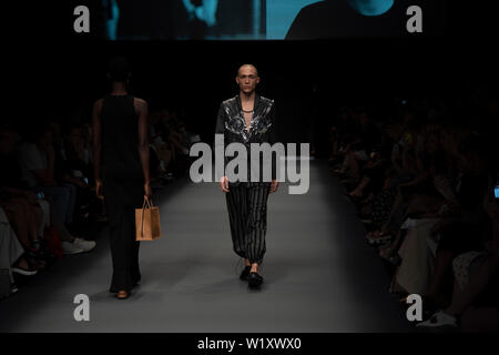Berlin, Deutschland. 02 Juli, 2019. Richert Beil zeigen an MBFW Berlin 2019. Credit: Beata Siewicz/Pacific Press/Alamy leben Nachrichten Stockfoto