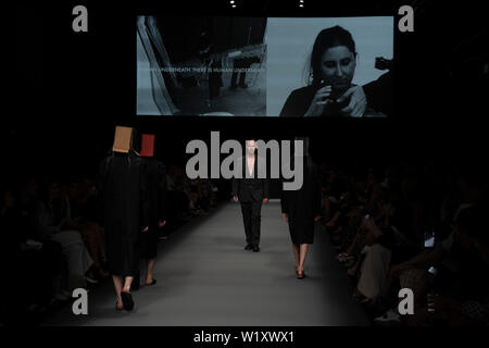 Berlin, Deutschland. 02 Juli, 2019. Richert Beil zeigen an MBFW Berlin 2019. Credit: Beata Siewicz/Pacific Press/Alamy leben Nachrichten Stockfoto