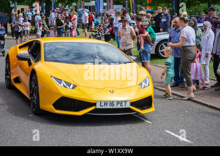 Bedford, Bedfordshire, Großbritannien. Juni 2, 2019. Fragment des gelben Lamborghini Stockfoto