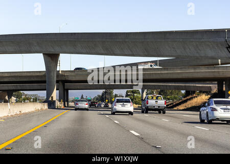 Juni 30, 2019 Foster City/CA/USA - Autobahnkreuz in der San Francisco Bay Area. Stockfoto