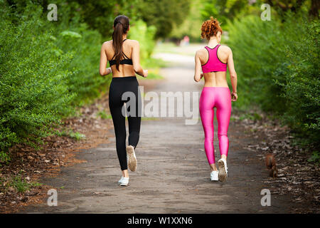 Läufer Training im Freien arbeiten im Park Stockfoto