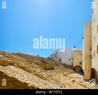 Reste der römischen Theater der antiken Gades in Hispania, die aktuelle Stadt Cádiz, Andalusien, Spanien. Stockfoto