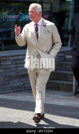 Der Prinz von Wales verlässt den verwinkelten Haus, neues Tredegar, in Südwales. Stockfoto