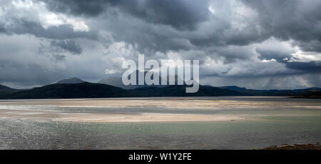 Kyle der Zunge See Loch an der Nordküste von Schottland aus den Causeway nach Süden. Die Brücke und Damm auf der North Coast Route 500 Stockfoto