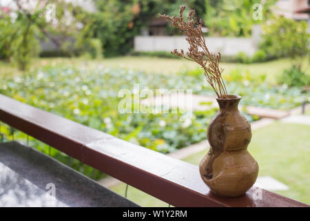 Mini Vase auf Marmortisch, Foto Stockfoto