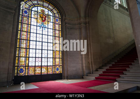 Interieur mit Glasfenster, Kunst und Geschichte Museum, das größte Museum der Stadt, Genf, Schweiz Stockfoto