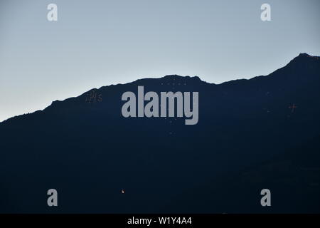 Sommersonnenwende, Bergfeuer, Herz-Jesu-Feuer, Herz Jesu, Jesus, Feuer, Gelübde, Tirol, Osttirol, Nacht, Lienz, Tirol, Feuer, Flamme, Fackel, Licht, Stockfoto