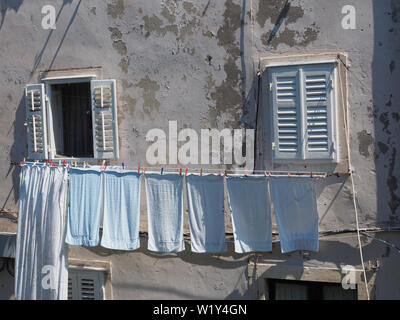 Waschmaschine auf Linie in der Altstadt von Dubrovnik Stockfoto