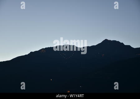 Sommersonnenwende, Bergfeuer, Herz-Jesu-Feuer, Herz Jesu, Jesus, Feuer, Gelübde, Tirol, Osttirol, Nacht, Lienz, Tirol, Feuer, Flamme, Fackel, Licht, Stockfoto