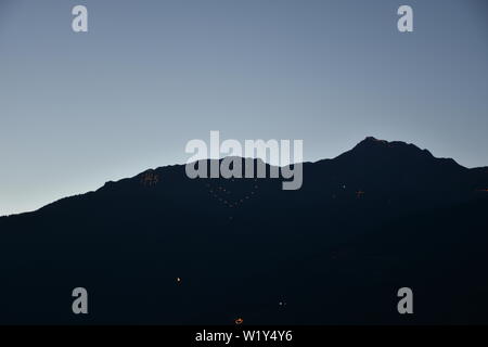 Sommersonnenwende, Bergfeuer, Herz-Jesu-Feuer, Herz Jesu, Jesus, Feuer, Gelübde, Tirol, Osttirol, Nacht, Lienz, Tirol, Feuer, Flamme, Fackel, Licht, Stockfoto