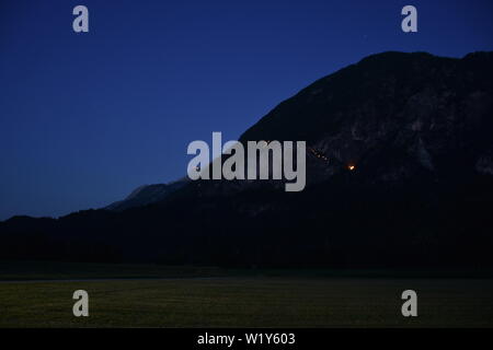 Sommersonnenwende, Bergfeuer, Herz-Jesu-Feuer, Herz Jesu, Jesus, Feuer, Gelübde, Tirol, Osttirol, Nacht, Lienz, Tirol, Feuer, Flamme, Fackel, Licht, Stockfoto