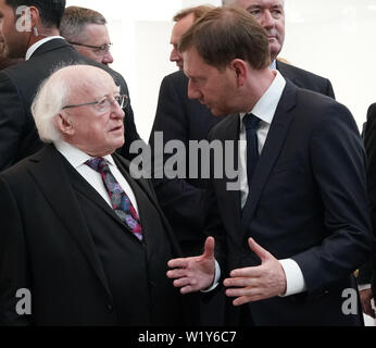 Leipzig, Deutschland. 04. Juli, 2019. Michael D. Higgins (l), Präsident von Irland, und Michael Kretschmer (CDU), Ministerpräsident von Sachsen, Besuch der Universität Leipzig. Der irische Präsident ist zu einem dreitägigen Staatsbesuch in Deutschland. Credit: Peter Endig/dpa-Zentralbild/dpa/Alamy leben Nachrichten Stockfoto