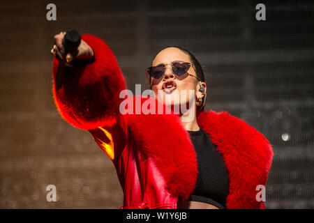 Roskilde, Dänemark. Juli 03rd, 2019. Der spanische Sänger und Songwriter Rosalia führt ein Live Konzert während der dänischen Musik Festival Roskilde Festival 2019. (Foto: Gonzales Foto - Thomas Rasmussen). Stockfoto