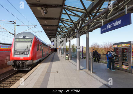 Düsseldorf, Deutschland - März 24, 2019: Bahnhof am Flughafen Düsseldorf (DUS) in Deutschland. Stockfoto