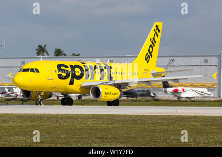 Fort Lauderdale, Florida - April 6, 2019: Spirit Airlines Airbus A319 Flugzeug am Flughafen Fort Lauderdale (FLL) in den Vereinigten Staaten. Stockfoto