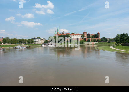 Blick über die Weichsel Richtung Wawel-Schloss, Krakau, Polen, Europa. Stockfoto