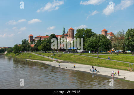 Blick über die Weichsel Richtung Wawel-Schloss, Krakau, Polen, Europa. Stockfoto