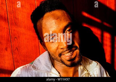 London, 1990. Portrait von Boxer Nigel Benn. Den Spitznamen der Dunkle Zerstörer, er hielt den WBO-Titel im Mittelgewicht im Jahre 1990, und der Wbc im Supermittelgewicht t Stockfoto