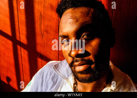 London, 1990. Portrait von Boxer Nigel Benn. Den Spitznamen der Dunkle Zerstörer, er hielt den WBO-Titel im Mittelgewicht im Jahre 1990, und der Wbc im Supermittelgewicht t Stockfoto