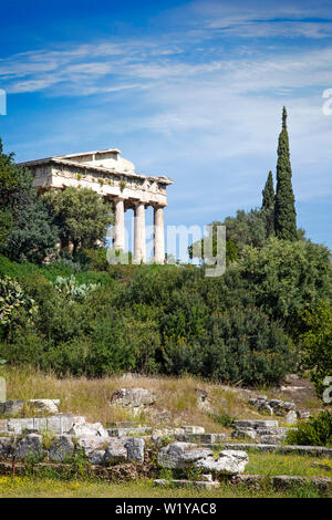 Der Tempel des Hephaistos steht unterhalb der Akropolis in Athen, Griechenland. Stockfoto