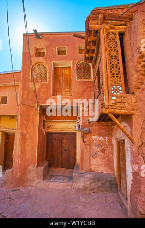 Die mittelalterliche Wohn häuser im Dorf Abyaneh, in Karkas Gebirges gelegen und berühmt für rote Adobe Gebäude, erhalten sinse der Antike, Iran Stockfoto