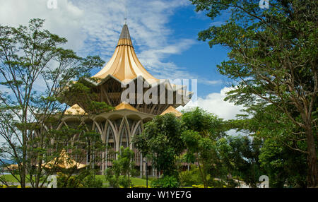 Kuching, Sarawak/Malaysia - Februar 03, 2017: Die neuen von Sarawak gesetzgebenden Versammlung Gebäude Sitz der Sarawak Landtag Stockfoto