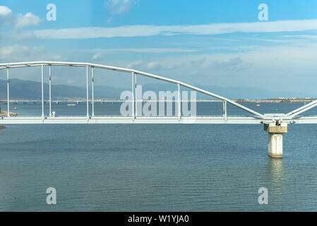 Biwa See und Omi Ohashi Brücke, Blick auf der JR West Bahnhof Biwako Linie Stockfoto