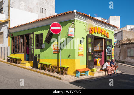 Sunset Bar in Alvor, Algarve, Portugal Stockfoto
