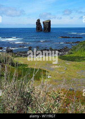 Felsen auf dem Ozean Küste, Mosteiros, São Miguel, Azoren, Açores Stockfoto