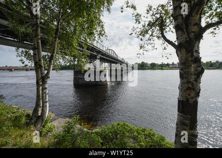 Gamla Bron, eine Brücke für Fußgänger und Radfahrer, in Umeå, Schweden. Stockfoto