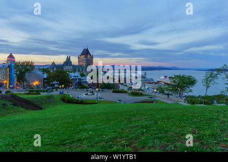 Sonnenuntergang Blick auf die Altstadt und die St. Lawrence River von der Zitadelle aus, Quebec City, Quebec, Kanada Stockfoto