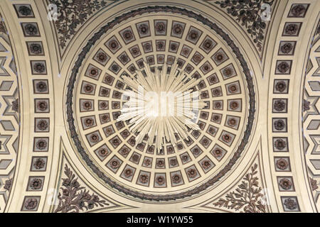 Innenraum der Kirche Kuppeldach Einrichtung in Rom Stockfoto