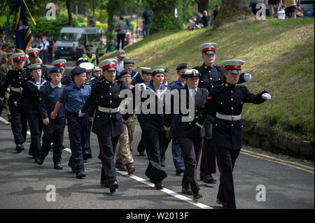 Stirling, Stirlingshire, Großbritannien. 29 Juni, 2019. Kadetten März während der Parade. Stirling zeigt seine Unterstützung der britischen Streitkräfte im Rahmen der britischen Streitkräfte. Der Tag begann mit einer Parade durch Port Straße und endete im Kings Park. Der Tag war mit Veranstaltungen, Displays, Demonstrationen und Aktionen für die Kinder gefüllt. Credit: Stewart Kirby/SOPA Images/ZUMA Draht/Alamy leben Nachrichten Stockfoto