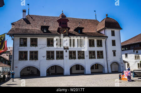 Die hübsche Stadt Thun am Thuner See in der Schweiz Stockfoto