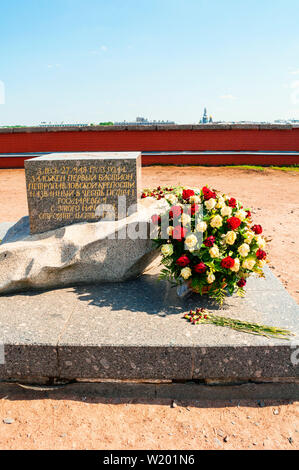 Sankt Petersburg, Russland - 6. Juni 2019. Souveräne Bastion der Peter und Paul Festung. Zeichen errichtet ein Denkmal zu Ehren der Gründung der St. Pet Stockfoto