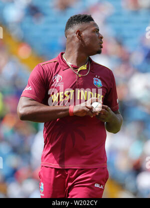 Leeds, Großbritannien. 4. Juli 2019. ICC World Cup Cricket, in Afghanistan gegen Westinseln; Oshane Thomas der West Indies bereitet die Schüssel Credit: Aktion plus Sport/Alamy leben Nachrichten Stockfoto