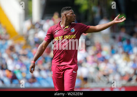 Leeds, Großbritannien. 4. Juli 2019. ICC World Cup Cricket, in Afghanistan gegen Westinseln; Oshane Thomas der West Indies bereitet die Schüssel Credit: Aktion plus Sport/Alamy leben Nachrichten Stockfoto