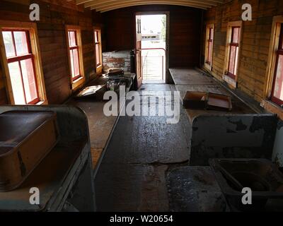 In der breiten Ansicht innerhalb eines alten Eisenbahn Zug an einem 1880s Stadt in South Dakota angezeigt. Stockfoto