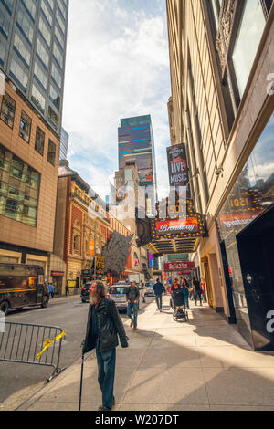 Paramount Gebäude, 1501 Broadway, zwischen West 43rd und 44th Street im Times Square, New York City, 24. Mai 2019 entfernt Stockfoto