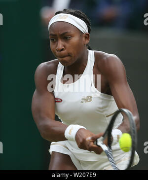 Juli 3, 2019 - London, Vereinigtes Königreich - Cori Gauff (USA) während ihres Gleichen gegen Magdalena Rybarikova (SVK) in ihren Ladies' Singles zweite Runde passen. (Bild: © Andrew Patron/ZUMA Draht) Stockfoto