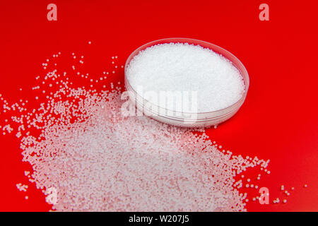 Transparentes Polypropylen, polypropene, Polystyrol, Polyethylen, thermoplastischen Polymer, HDPE und Kunststoff Rohstoff Pellets oder Granulat. Stockfoto